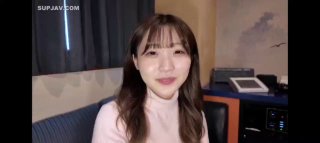 网红女神潮喷淫娃小水水发现风骚小女友在浴室紫薇 把她操喷了，黑丝美腿女神极度淫骚 干的淫水泛滥